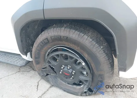 2025 Toyota 4Runner Hybrid Trd Off Road z USA, uszkodzony, nr VIN JTEVB5BR1S5009431